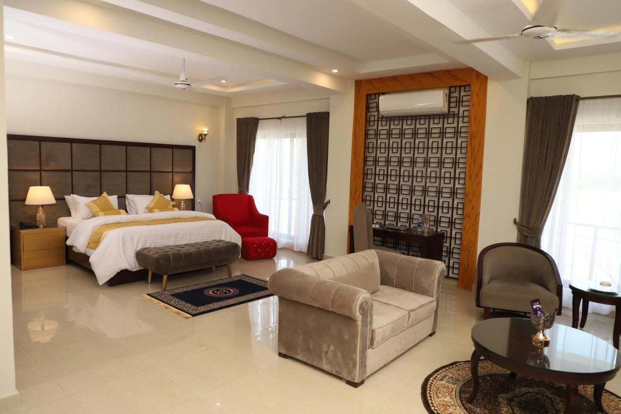 Swat Palace Hotel By Northin Mam Derai ภายนอก รูปภาพ